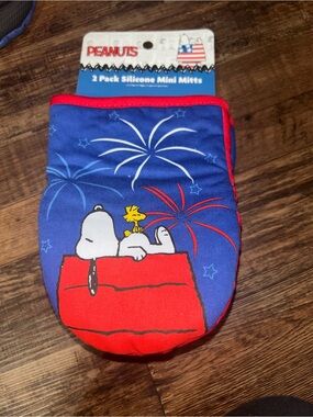 Peanuts Snoopy 4th of July Oven Mitts